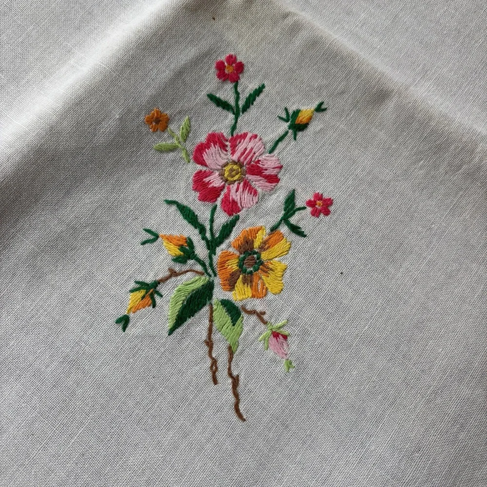 Vintage Embroidered Linen Tablecloth and Napkins Set Floral Blue Trim 5pc